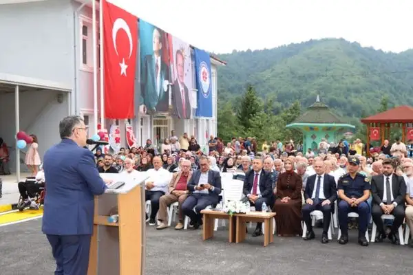 Sürmene’de Kahraman Mahallesi Millet Bahçesi hizmete açıldı