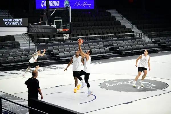 Çayırova Belediyesi Basketbol Takımı yeni sezonun ilk antrenmanını yaptı