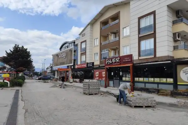 Yenişehir’de tahrip olan parkeler yenileniyor