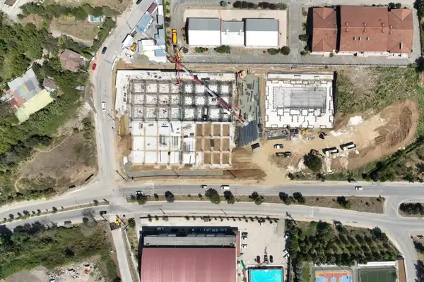 Gölcük’te dev spor kompleksi inşaatında çalışmalar devam ediyor