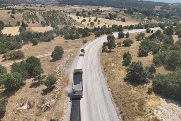 Bursa Büyükşehir Belediyesi Harmancık’ta 5 mahallenin yollarını yeniliyor