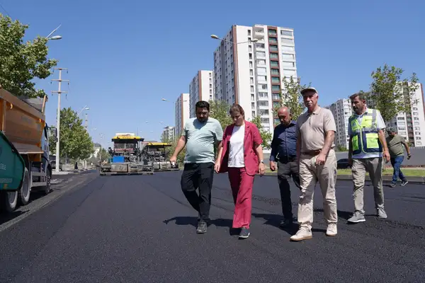 Bucak, Talaytepe Caddesi’ndeki asfalt çalışmalarını inceledi
