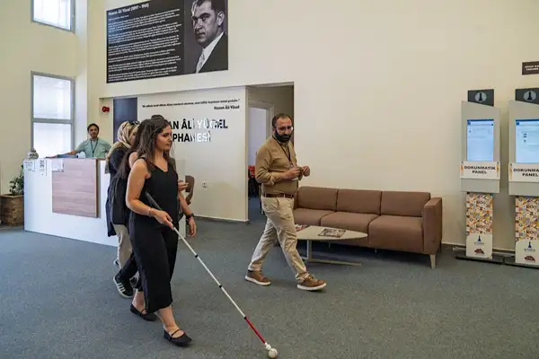 İzmir’de görme engelli yurttaşlar için erişilebilir kütüphane alanı