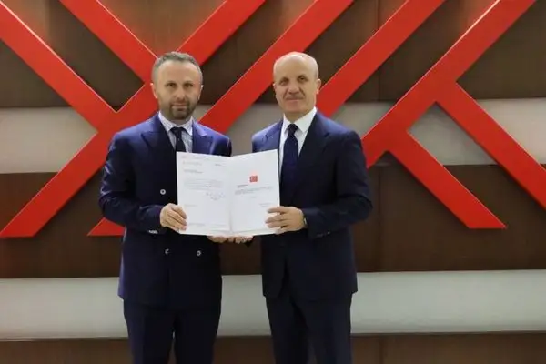 Prof. Dr. Yılmaz mazbatasını teslim aldı