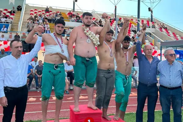 Bursa Büyükşehir Belediyesporlu güreşçilerden 8 madalya ve 2 kupa