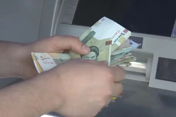 İran riyali, ABD yaptırımları öncesi geriledi