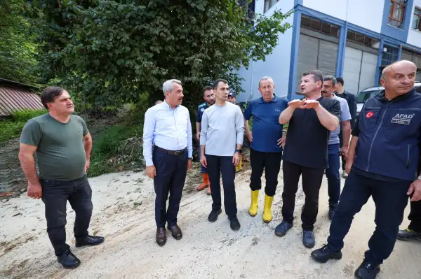 Vali Baydaş, yağıştan etkilenen Pazar ve İyidere’de incelemelerde bulundu