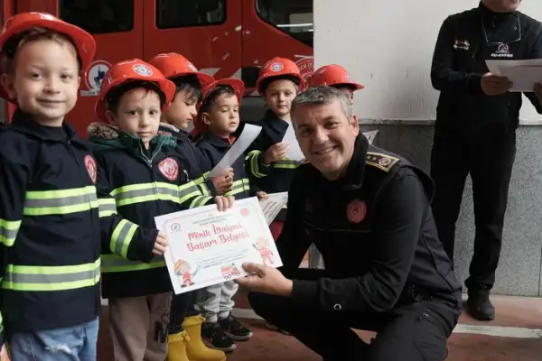Düzce İtfaiyesi anaokulu öğrencilerini ağırladı