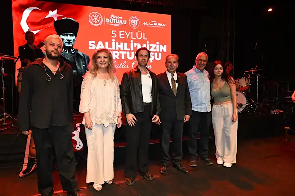 Salihli’nin kurtuluşunun 104’üncü yıl dönümünde Adamlar sahne aldı