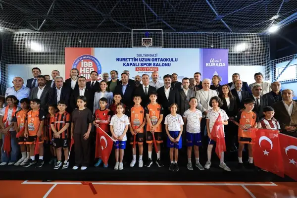 Sultangazi’de okulun kapalı spor salonu yenilendi