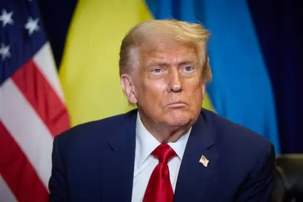 Trump: ABD, Hürmüz Boğazı yakınlarında İran hedeflerini vuruyor