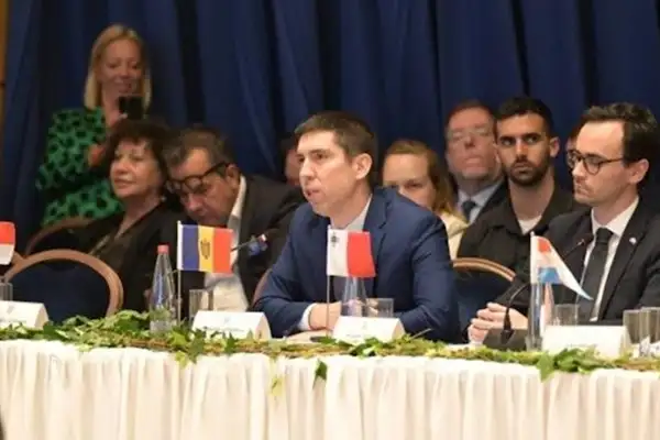 Popșoi, Kazakistan Dışişleri Bakanı Tileuberdi ile görüştü