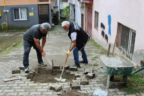 Giresun Belediyesi yol ve kaldırım çalışmalarını sürdürüyor