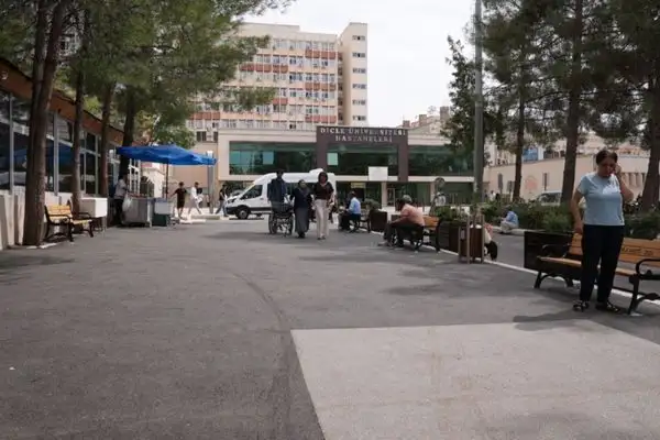 Dicle Üniversitesi Poliklinik Bölgesi’nde çevre düzenlemesi tamamlandı