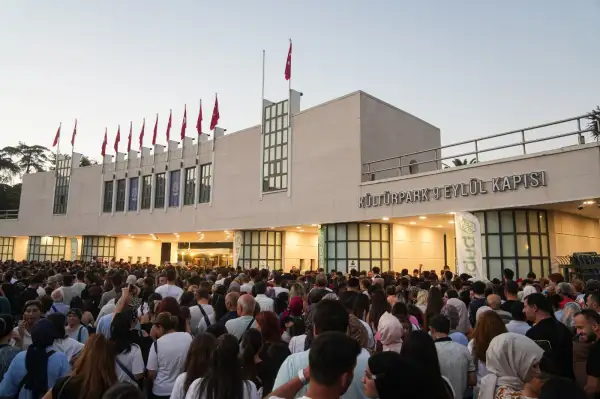 İEF’de tiyatro, stand-up ve müzikli gösteriler izleyicilerle buluşacak