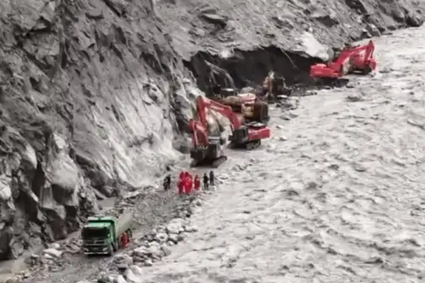 Xizang’da heyelanda hayatını kaybedenleri anma töreni düzenlendi