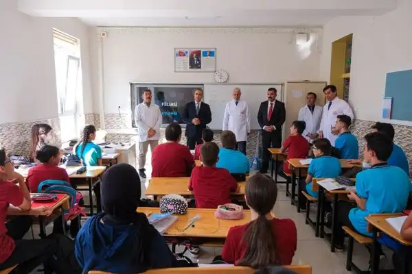 Vali Çiçek okulları ziyaret etti