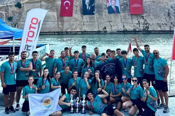 Samsun Büyükşehir Spor Kulübü Dragon Bot Şampiyonası’nda 3 kupa kazandı