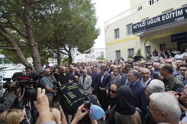 Burhan Özfatura son yolculuğuna uğurlandı