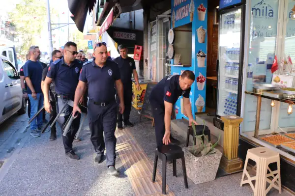 Edremit’te kaldırım işgallerine zabıta denetimi