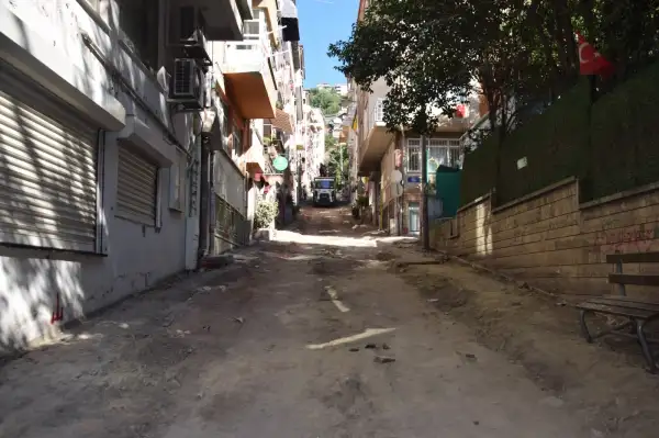 İzmit Belediyesi, Yukarı Pazar Caddesi’ni yeniliyor