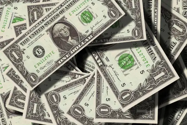 Fed kararı öncesi dolar güçlü seyrini koruyor