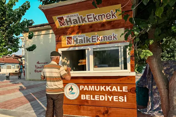 Pamukkale Halk Ekmek büfelerinde simit satışı başladı