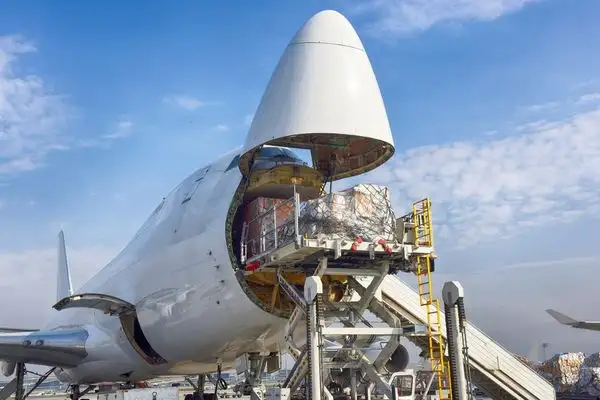 Çin'de hava kargo ve posta taşımacılığı hacmi ilk kez 10 milyon tonu aştı
