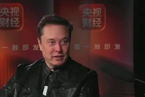 Musk’tan Çin’in üretim ve yapay zeka kapasitesine övgü