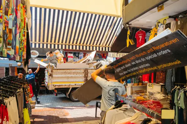 Alanya’da kent merkezinde temizlik ve düzenleme çalışması yapıldı