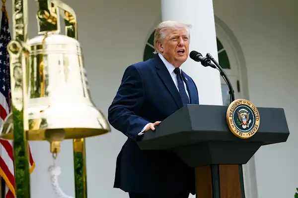 Trump, Beyaz Saray'ın yeni helikopter pistinden ilk uçuşu gerçekleştirdi