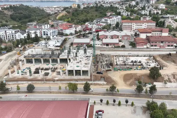 Gölcük’te çok amaçlı spor kompleksi ve kapalı yüzme havuzu inşa ediliyor