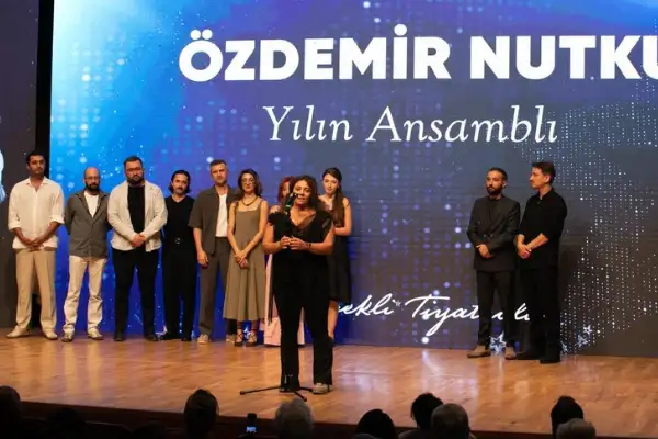İzBBŞT, Özdemir Nutku Tiyatro Ödülleri’nde dört ödül aldı