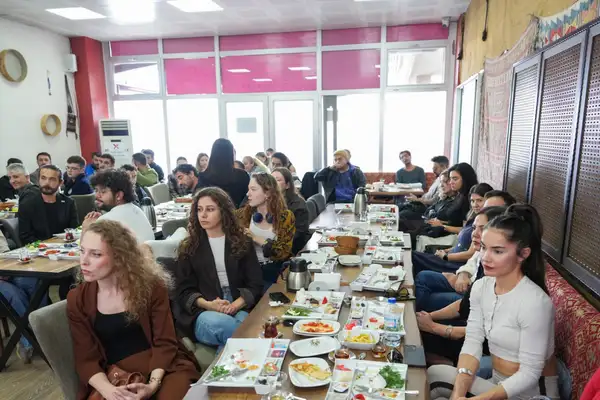 Dilber, Etimesgut’taki kültür sanat ekipleriyle bir araya geldi