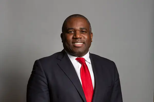 Lammy’den Starmer’a övgü: Büyük övgüyü hak ediyor