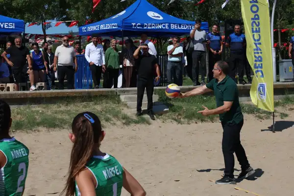 Derince’de Plaj Voleybolu Turnuvası başladı