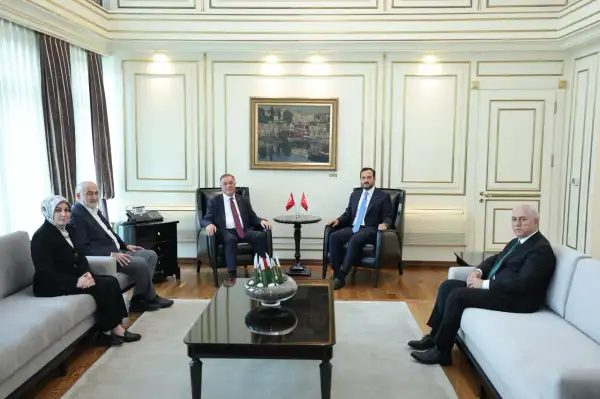 AK Parti İstanbul İl Başkanı Özdemir’den İBB Başkanvekili Aslan’a taziye ziyareti
