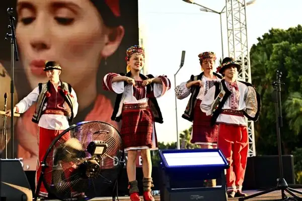 Farklı kültürler Muratpaşa’da aynı meydanda buluşuyor