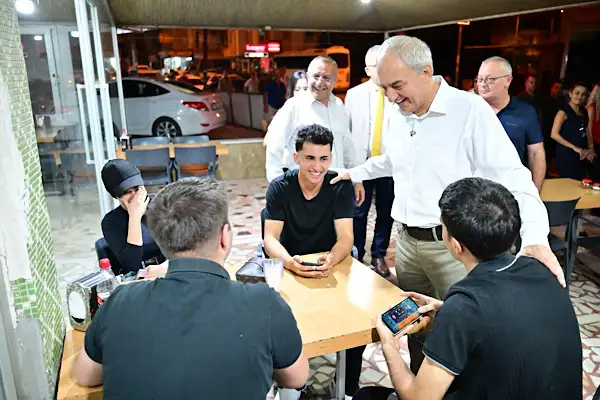 Kocagöz, Şafak Mahallesi’nde esnafla bir araya geldi