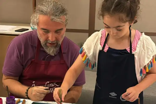 Marmaris’te geleneksel sanata özgün yorum: “Ebru Dere’si” Sinpaş Reserve’de