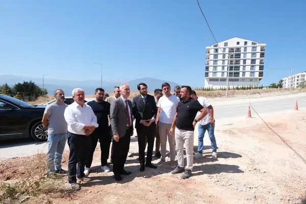 Akhisar Mahallesi’nde 14 sokakta sathi kaplama çalışması