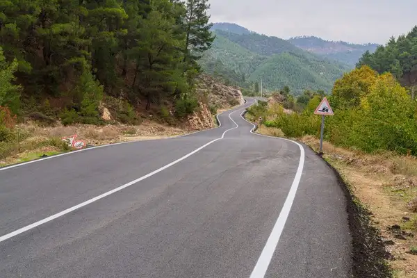 Büyükşehir, Kiraz’da 10 kilometrelik yolu yeniledi