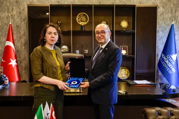İrlanda Büyükelçisi Brosnan'dan İzmir Büyükşehir Belediyesi'ne ziyaret
