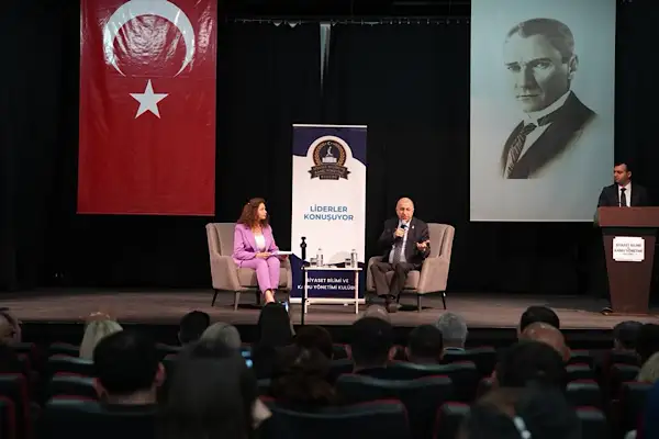 Özdağ, Denizli'de üniversite öğrencileriyle buluştu