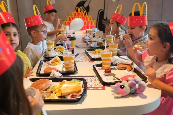 Doğum günü kutlamanın kolay ve keyifli yolu McDonald's'ta
