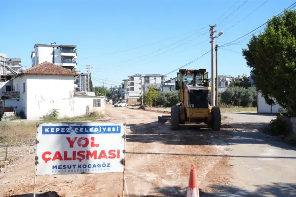 Kepez'de bozulan yollar yenileniyor