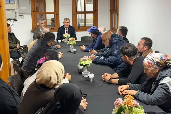 Gölcük’te toprak kayması riski nedeniyle tahliye edilen site sakinleri misafir ediliyor