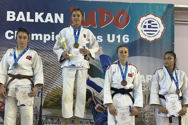  İzmirli judocular Balkan Şampiyonası'nda üç madalya kazandı