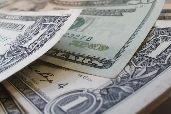 Döviz piyasalarında dolar karşısında avro ve sterlin yükseldi