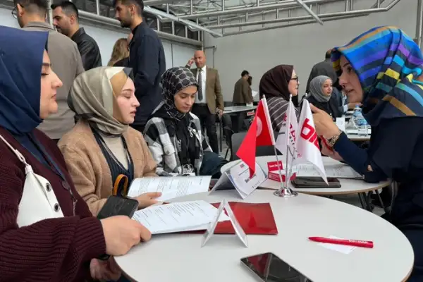 Malatya’da yaklaşık 100 genç, 10’dan fazla firmayla buluştu
